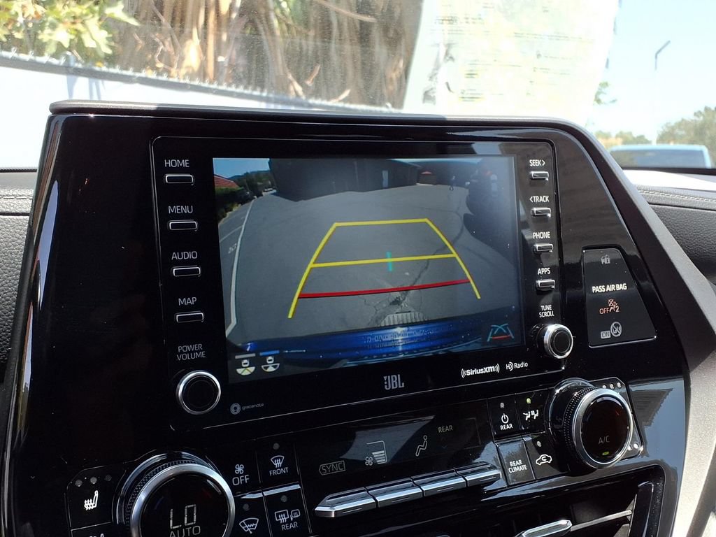 Used 2022 Toyota Highlander Limited FWD image 8