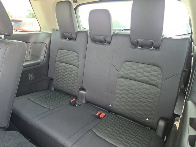 Used 2026 Nissan Pathfinder SV FWD image 13
