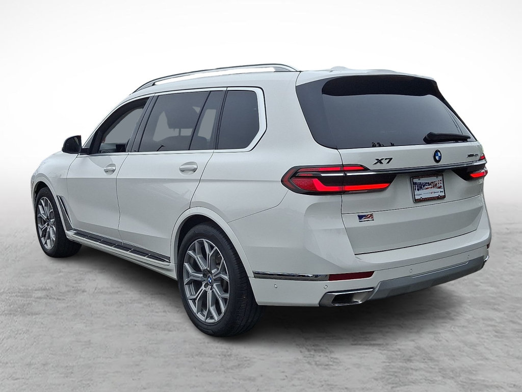 Used 2025 BMW X7 xDrive40i w/ Premium Package AWD/4WD image 3