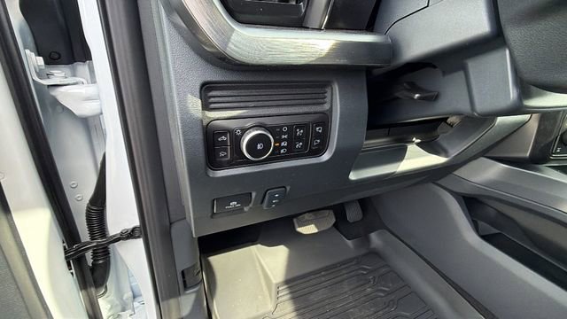 New 2026 Ford F350 Lariat w/ Black Appearance Package image 33