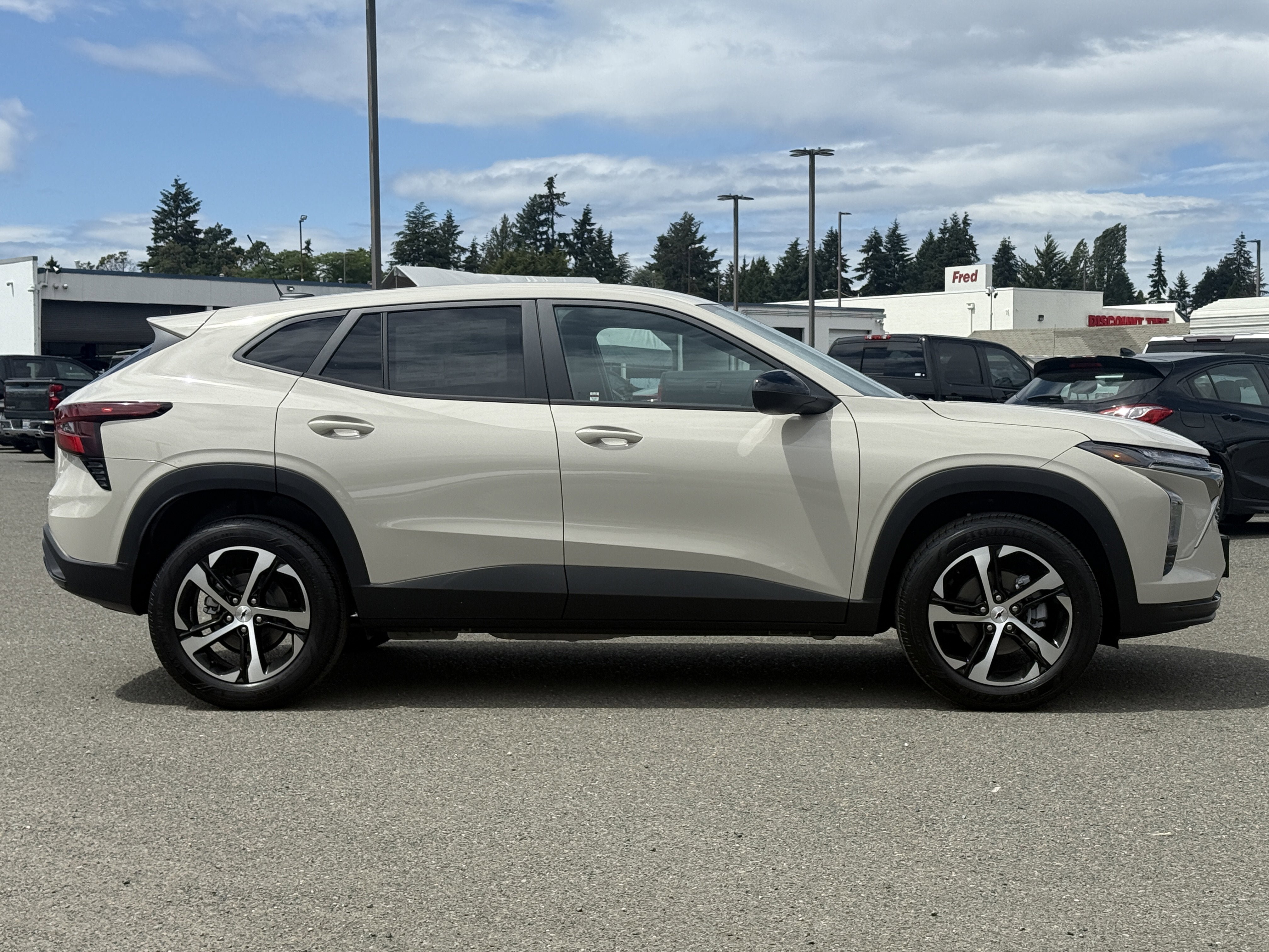 New 2026 Chevrolet Trax RS w/ Driver Confidence Package FWD image 6