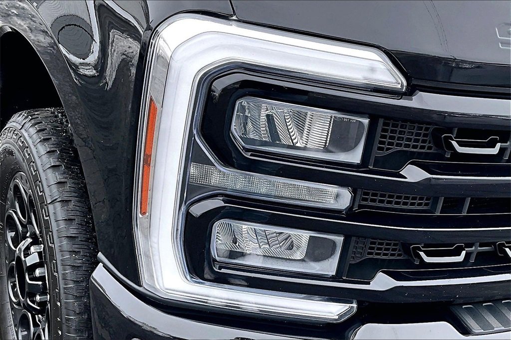 Used 2024 Ford F250 Lariat w/ Lariat Ultimate Package image 31