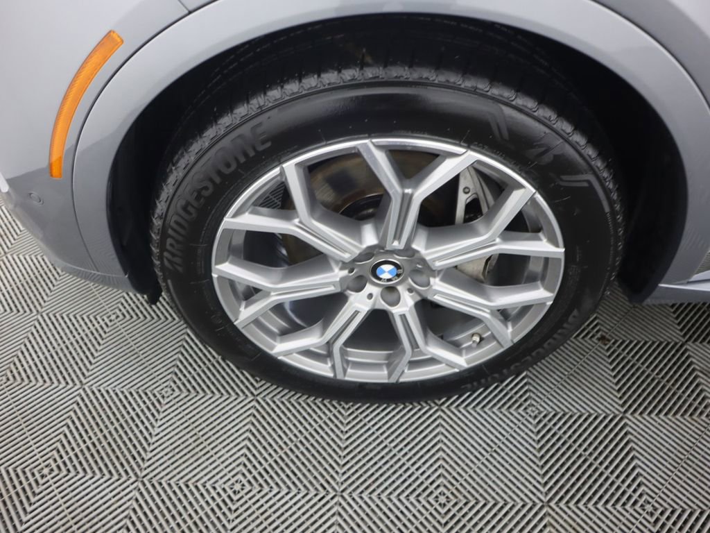 Used 2024 BMW X7 xDrive40i w/ Climate Comfort Package image 38