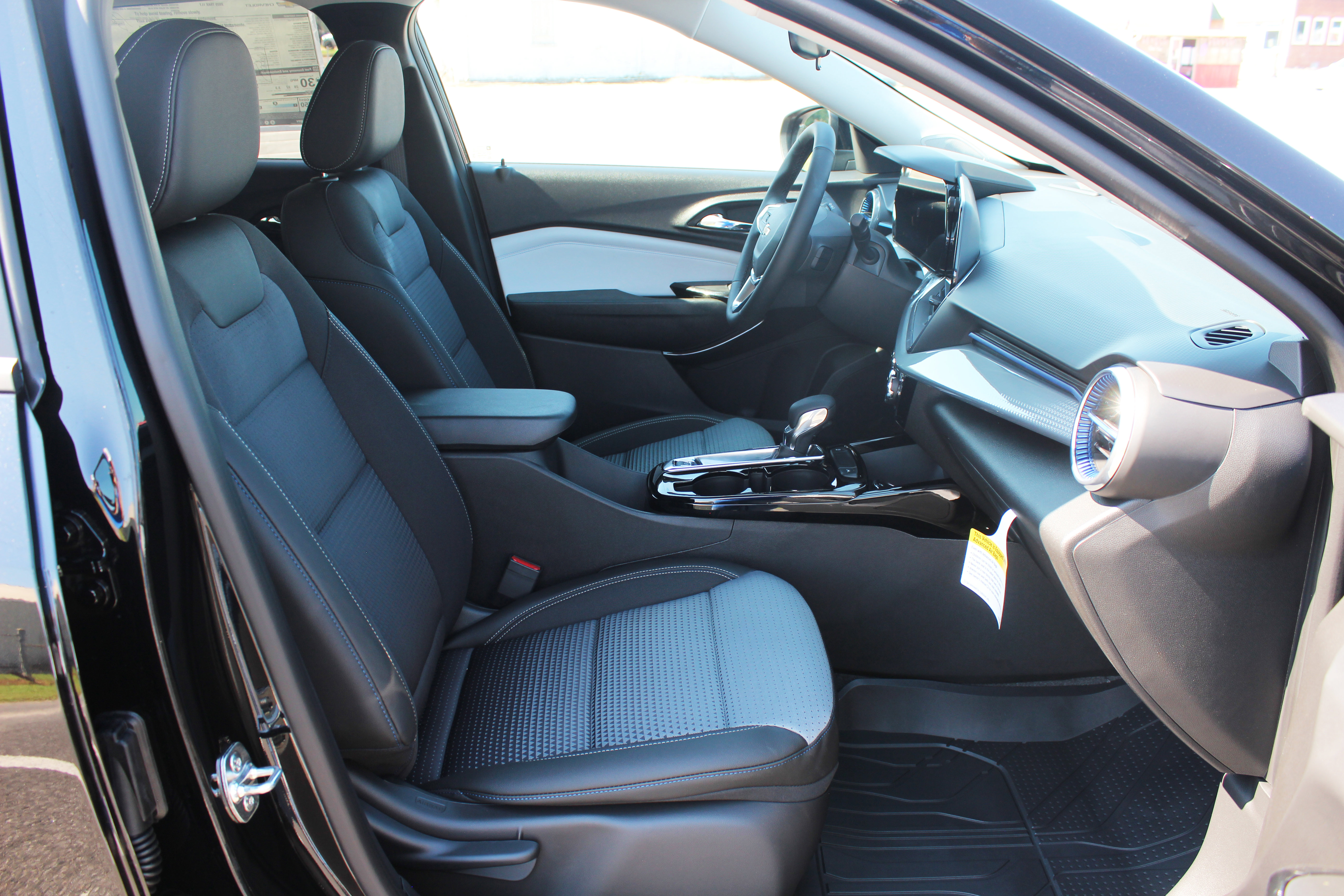 New 2025 Chevrolet Trax LT w/ Driver Confidence Package image 45