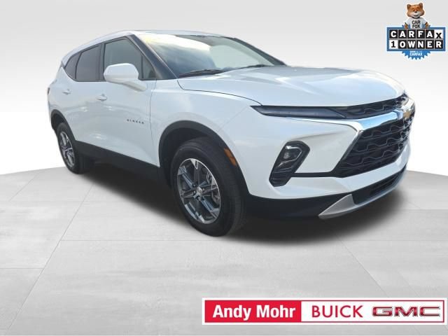 Used 2025 Chevrolet Blazer LT FWD image 2