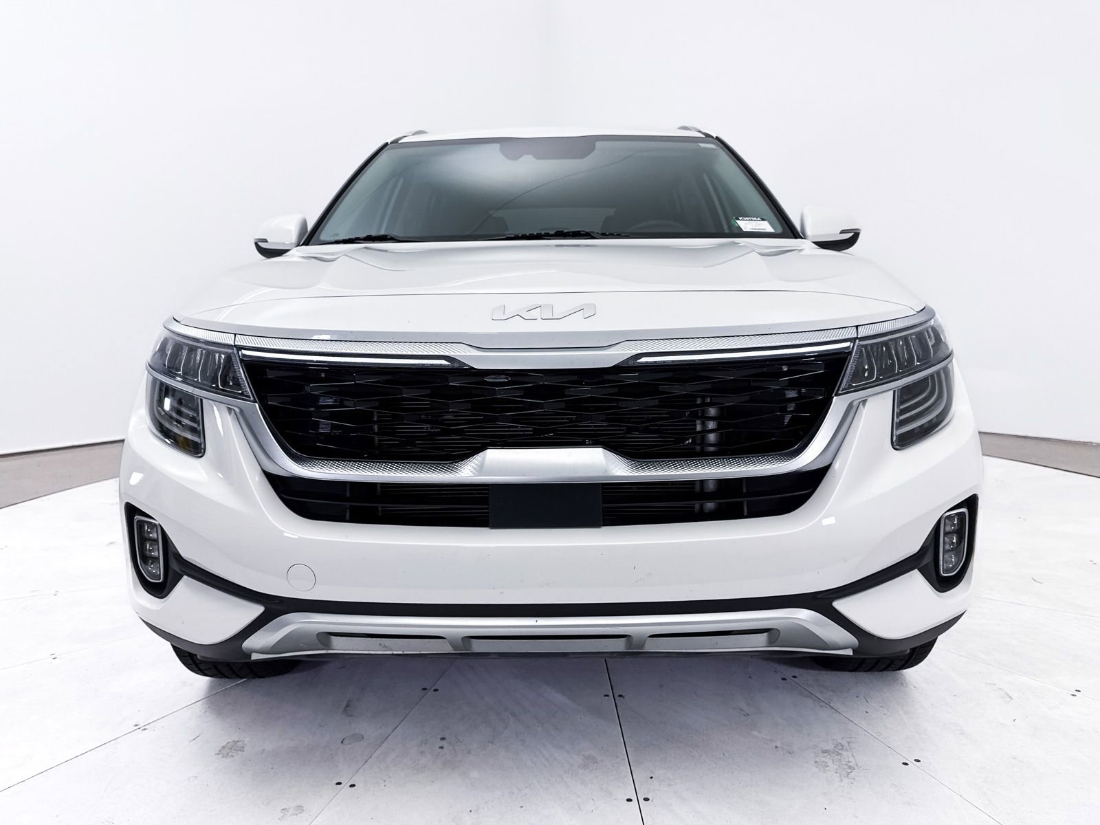 Certified 2022 Kia Seltos SX w/ Sunroof Package image 14