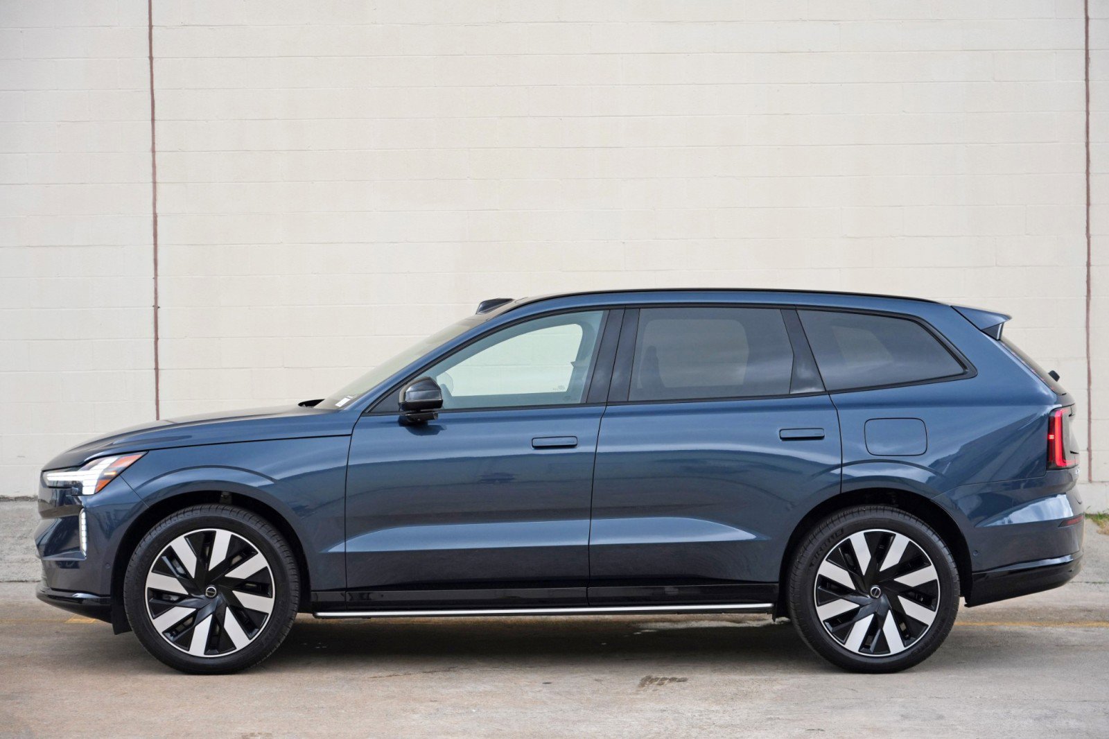 Used 2025 Volvo EX90 Ultra AWD/4WD image 49