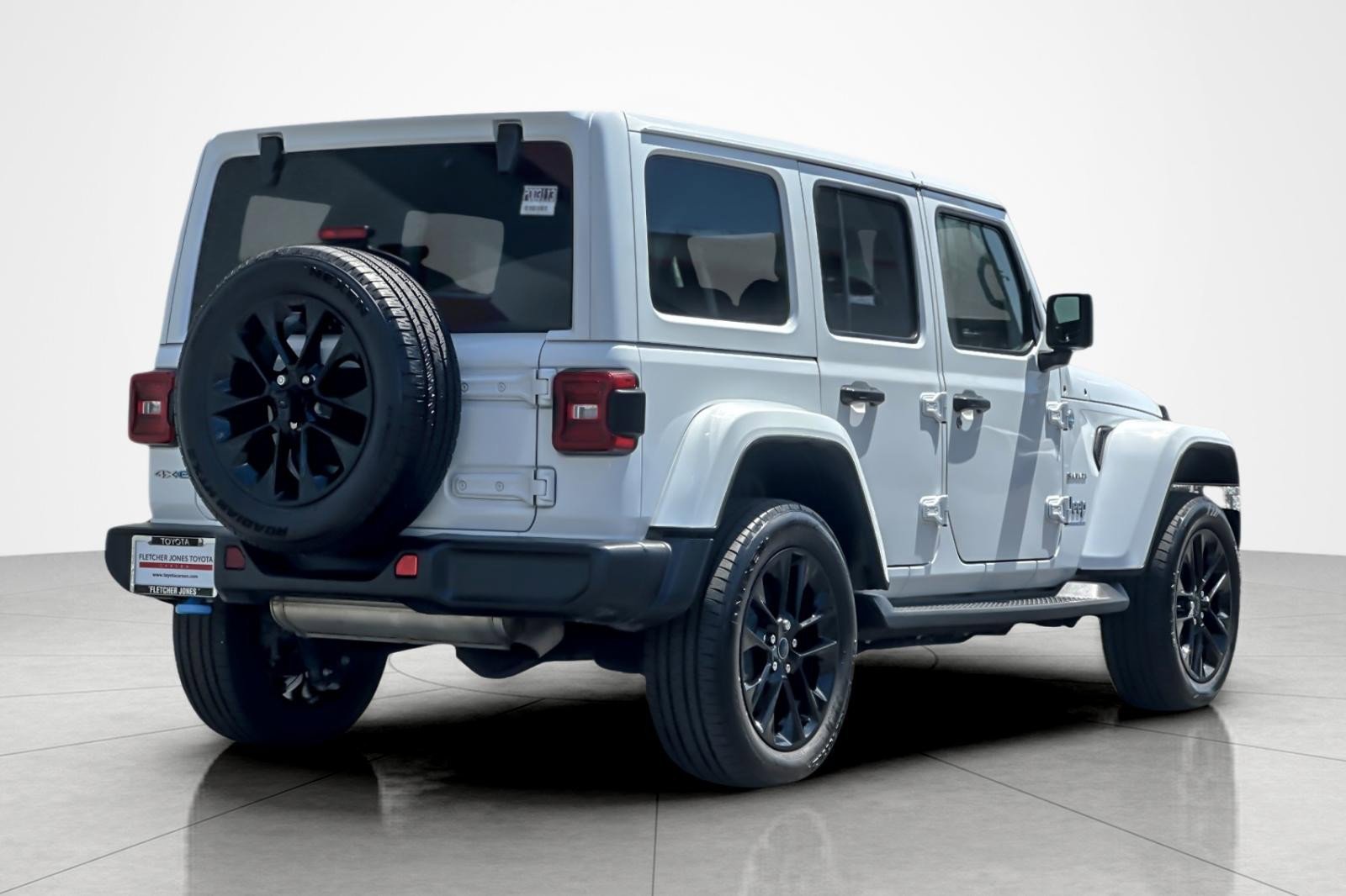 Used 2024 Jeep Wrangler Unlimited Sahara AWD/4WD image 5
