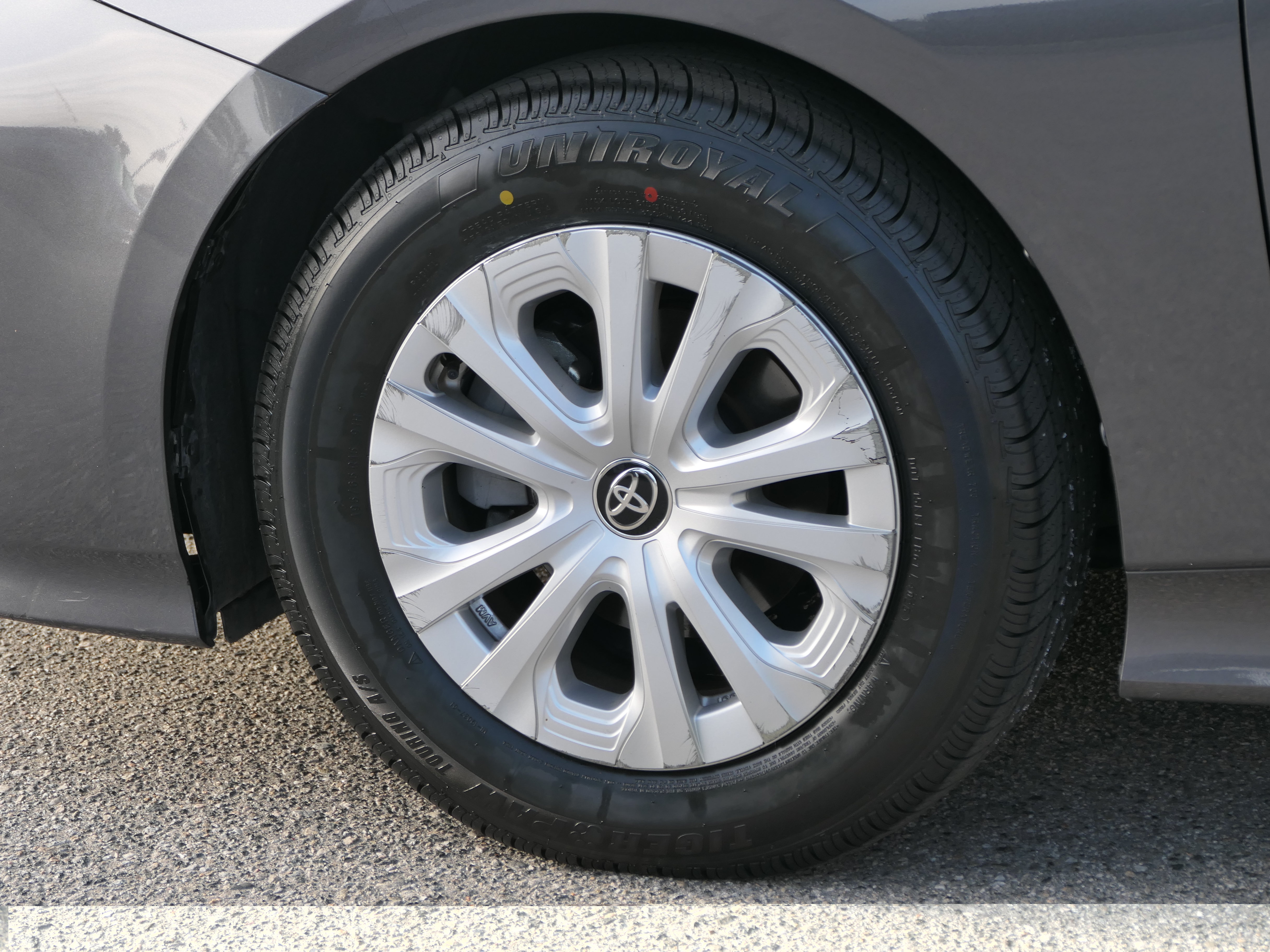 Used 2022 Toyota Prius L Eco FWD image 10