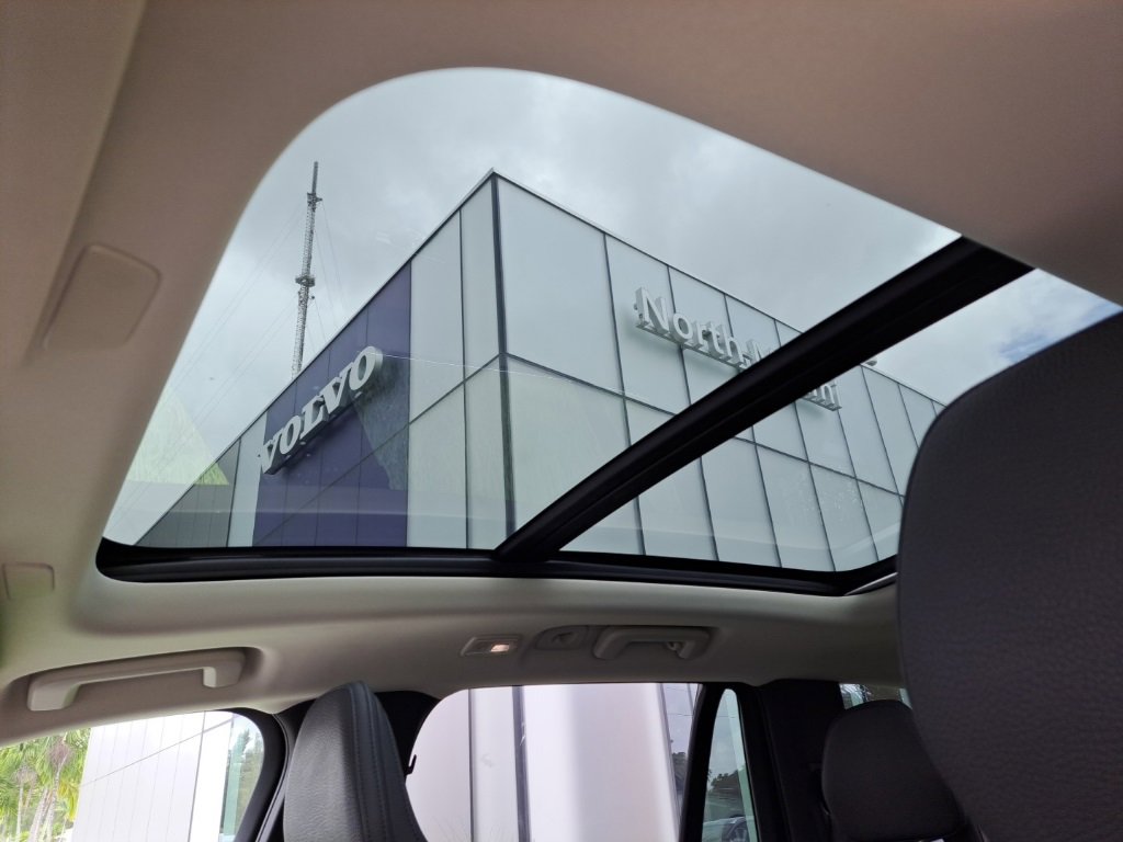 Used 2025 Volvo XC90 B5 Plus w/ Protection Package Premier image 6