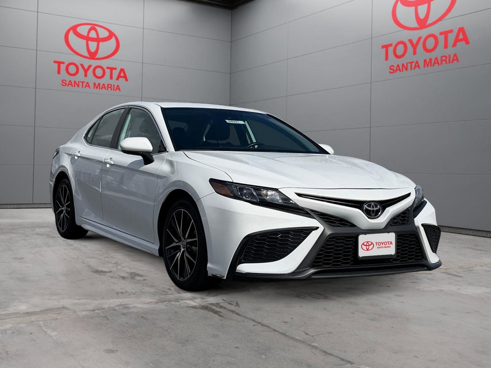Used 2024 Toyota Camry SE image 1