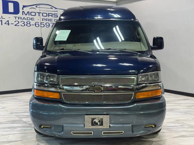 Used 2017 Chevrolet Express 2500 RWD image 3