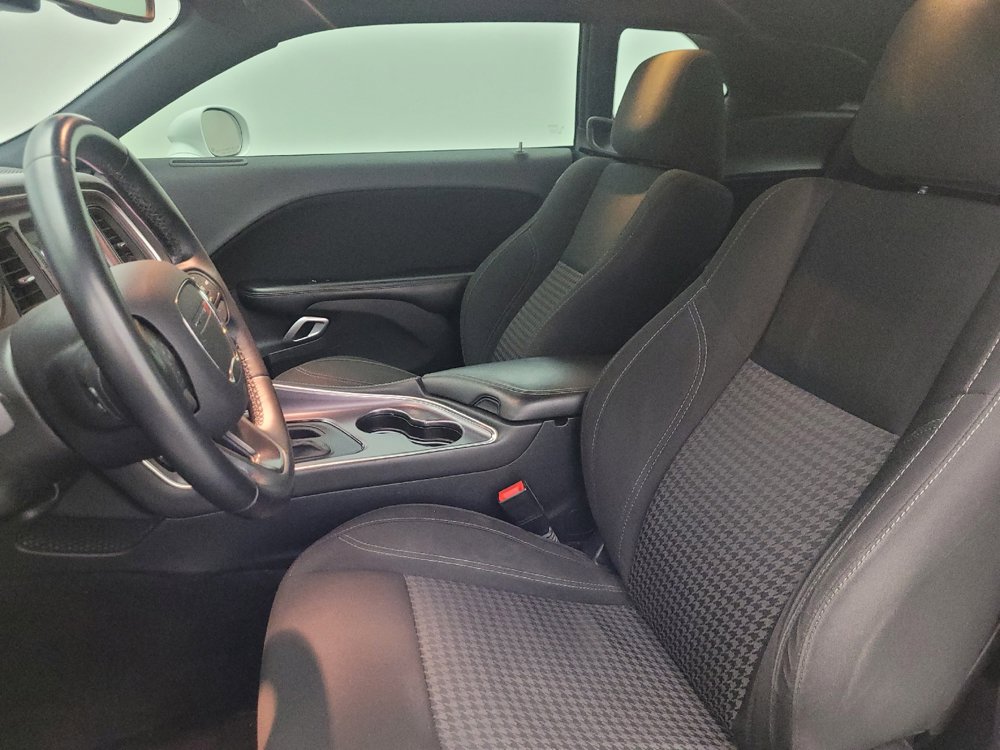 Used 2016 Dodge Challenger SXT RWD image 17