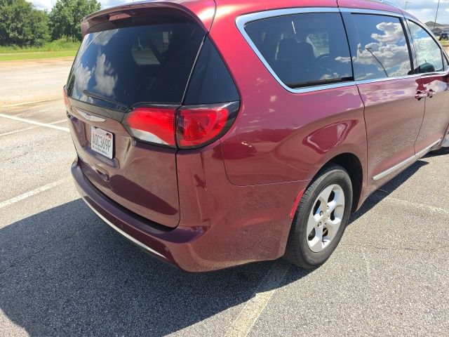 Used 2017 Chrysler Pacifica Touring-L Plus w/ Advanced Safetytec Group FWD image 8