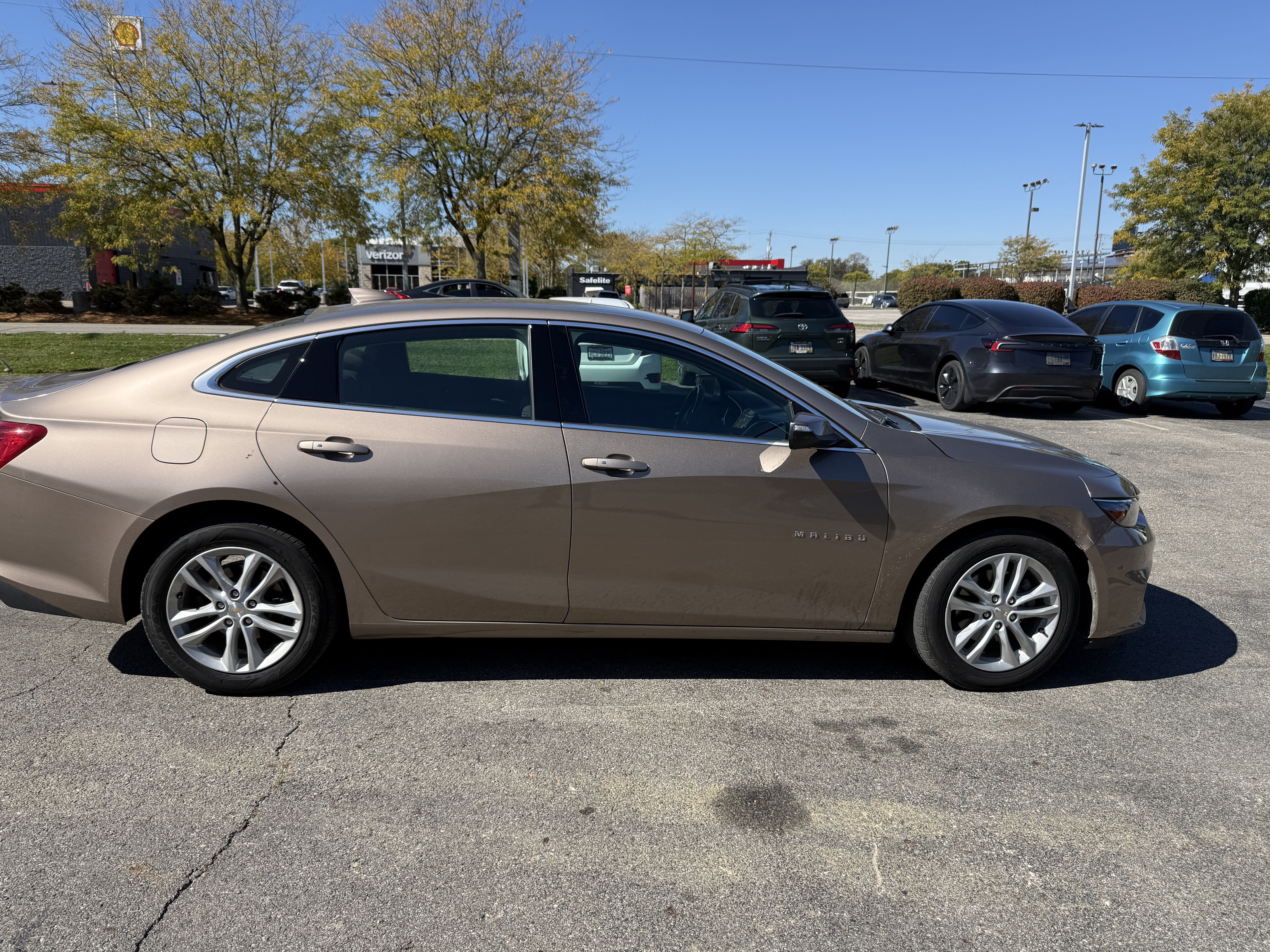 Used 2018 Chevrolet Malibu LT FWD image 3