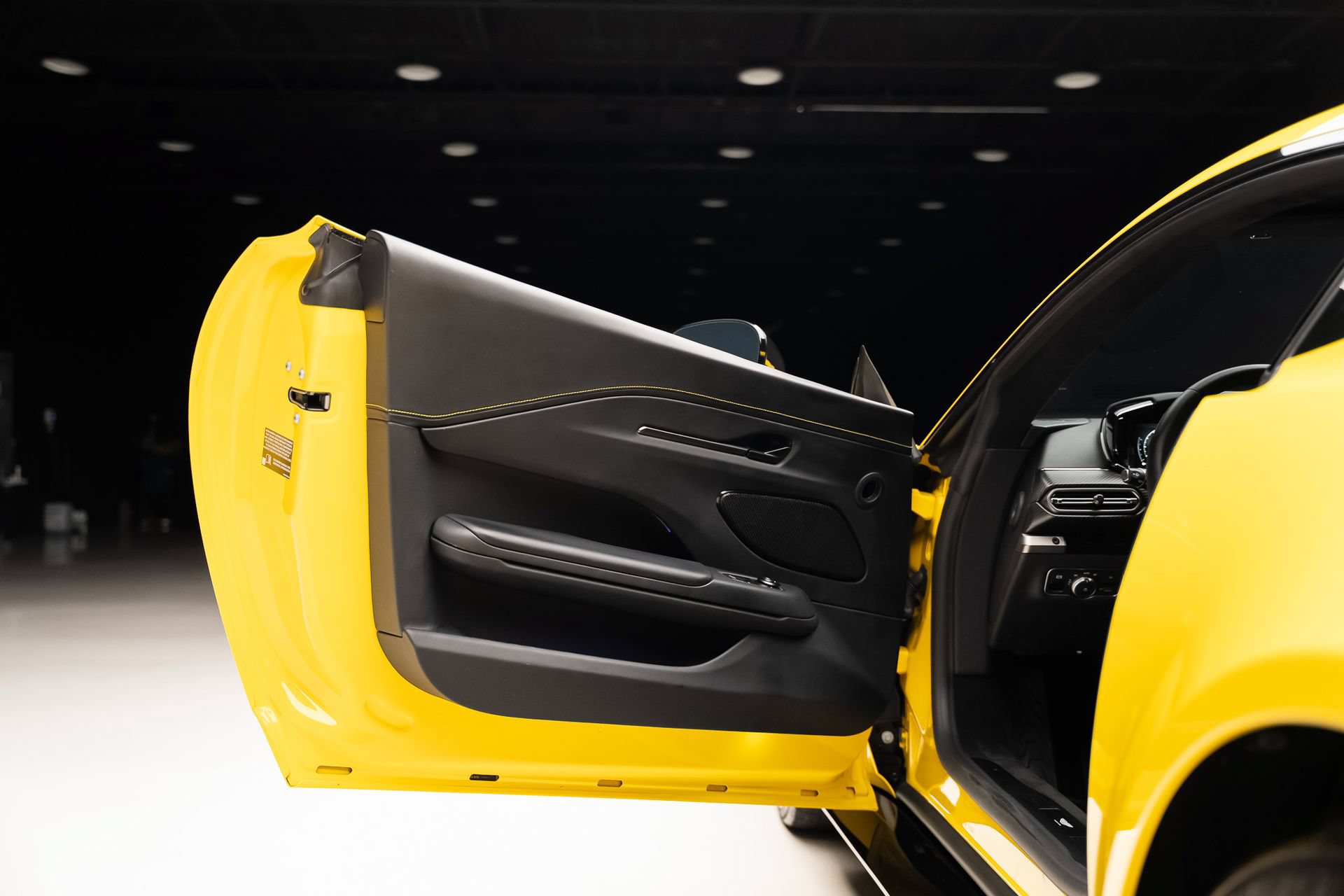 Used 2025 Aston Martin V8 Vantage Coupe RWD image 50