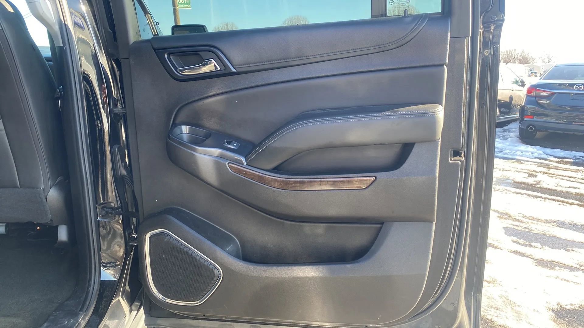 Used 2018 Chevrolet Suburban LT image 12