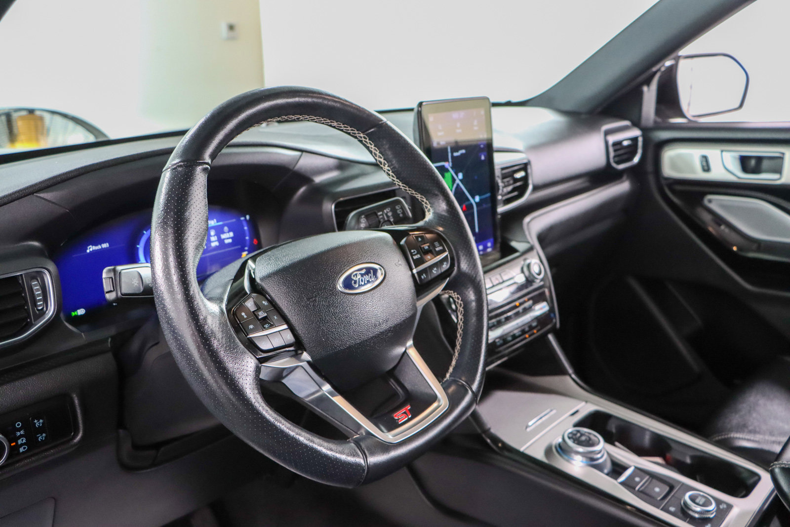 Used 2023 Ford Explorer ST w/ Technology Package image 23