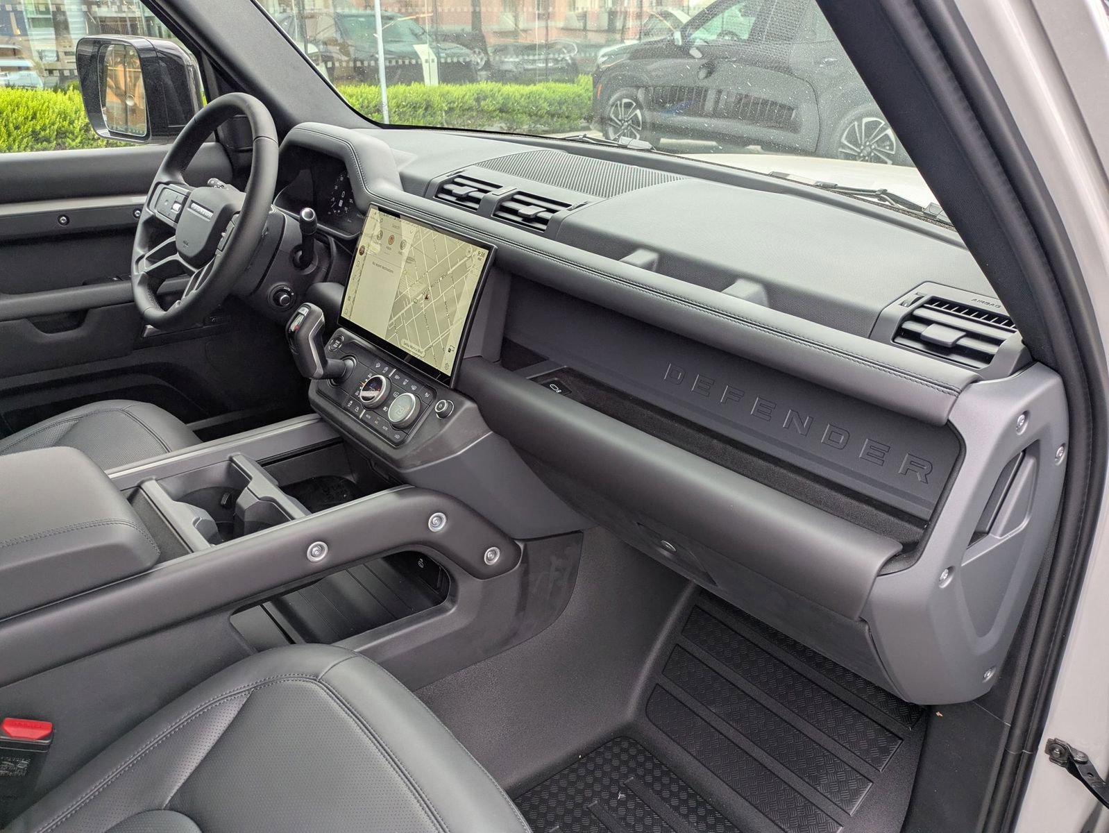 New 2026 Land Rover Defender 110 X-Dynamic SE image 34