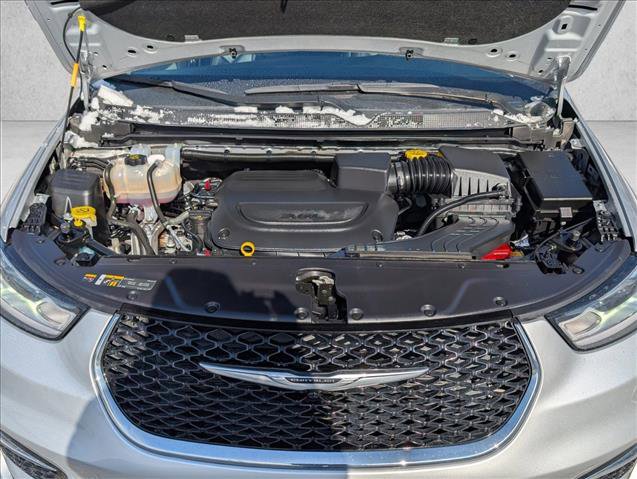 Used 2024 Chrysler Pacifica Touring-L image 22