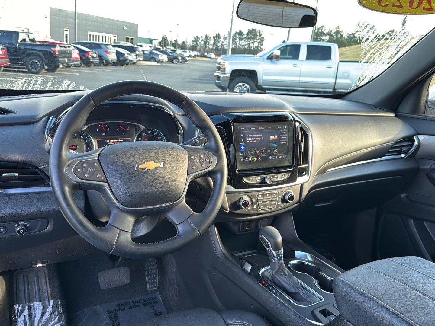 Used 2023 Chevrolet Traverse LT image 16