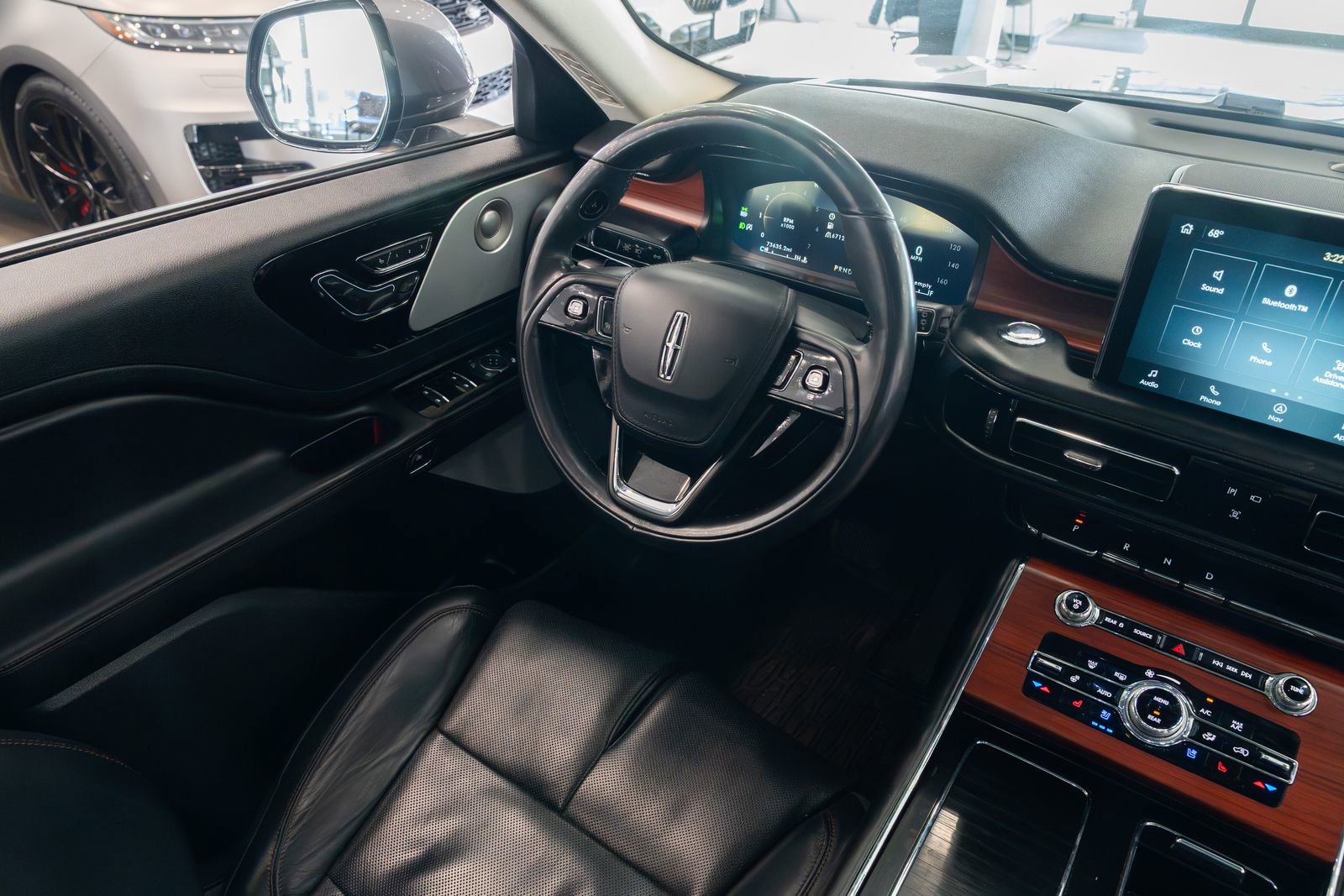 Used 2021 Lincoln Aviator Reserve w/ Equipment Group 210A image 10