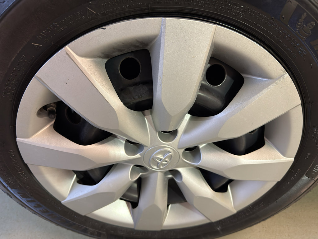 Used 2015 Toyota Corolla LE image 33