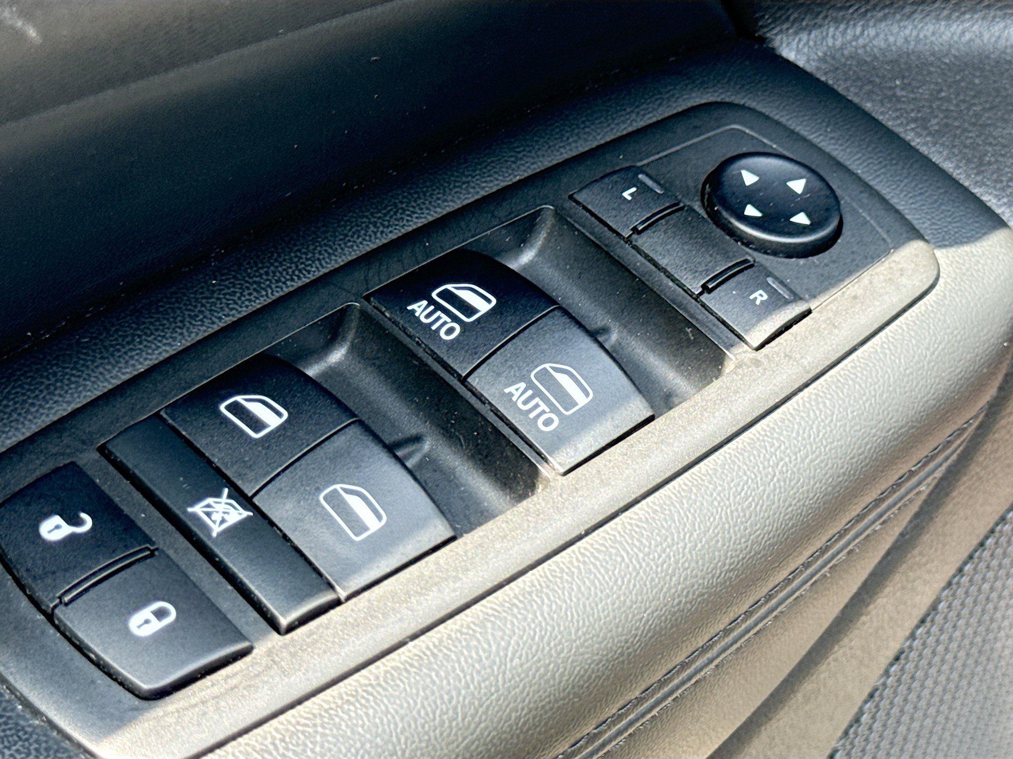 Used 2018 Jeep Grand Cherokee Altitude AWD/4WD image 8