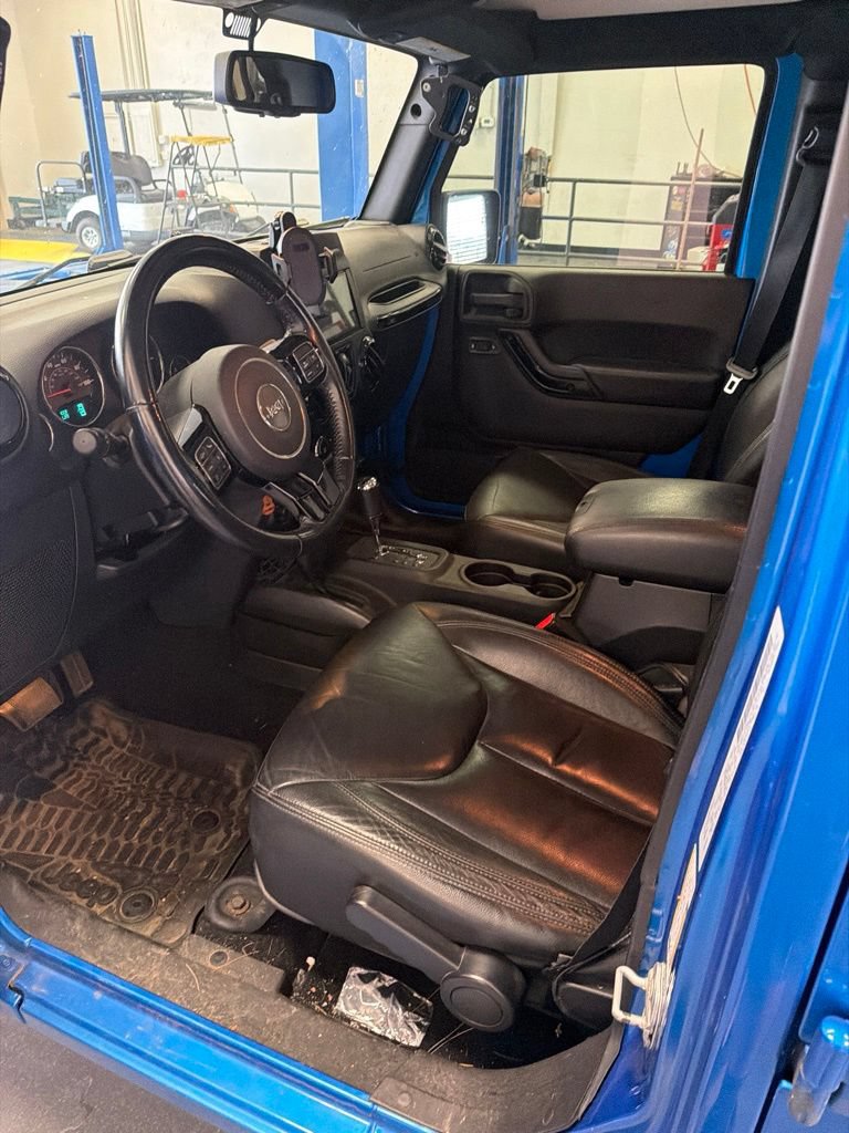 Used 2015 Jeep Wrangler Unlimited Sahara AWD/4WD image 2
