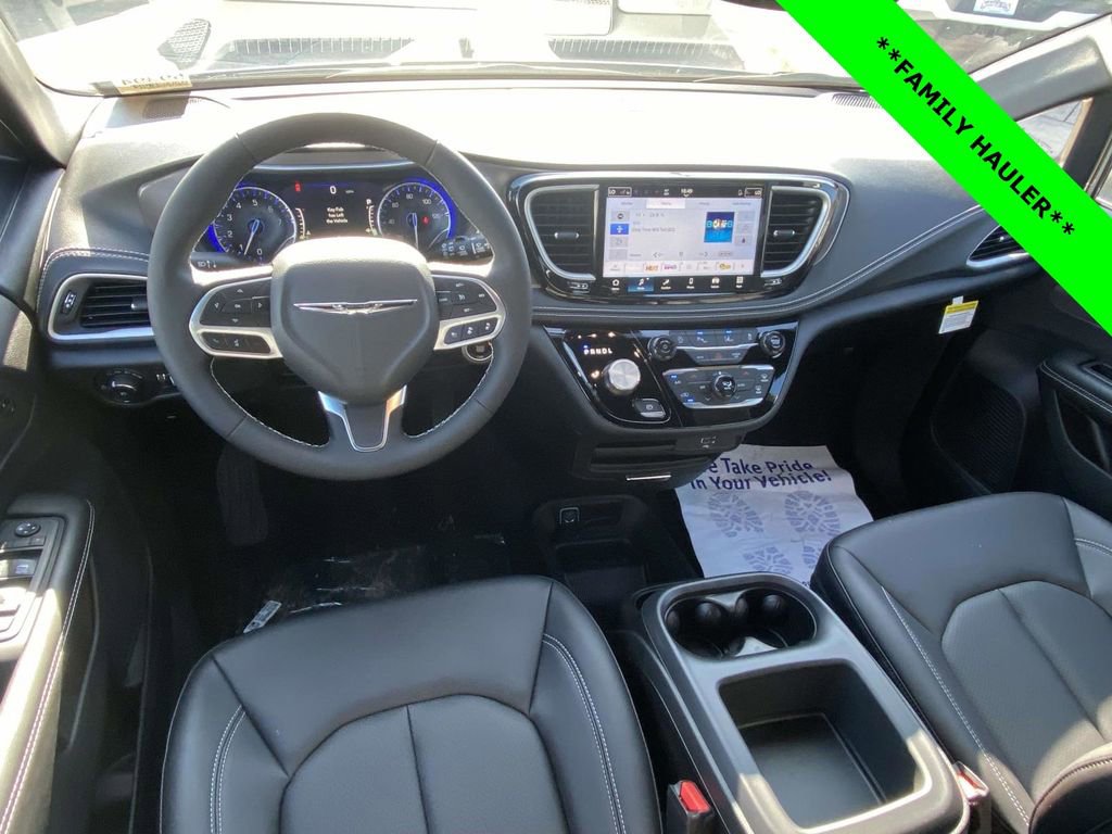 New 2026 Chrysler Pacifica Select image 11