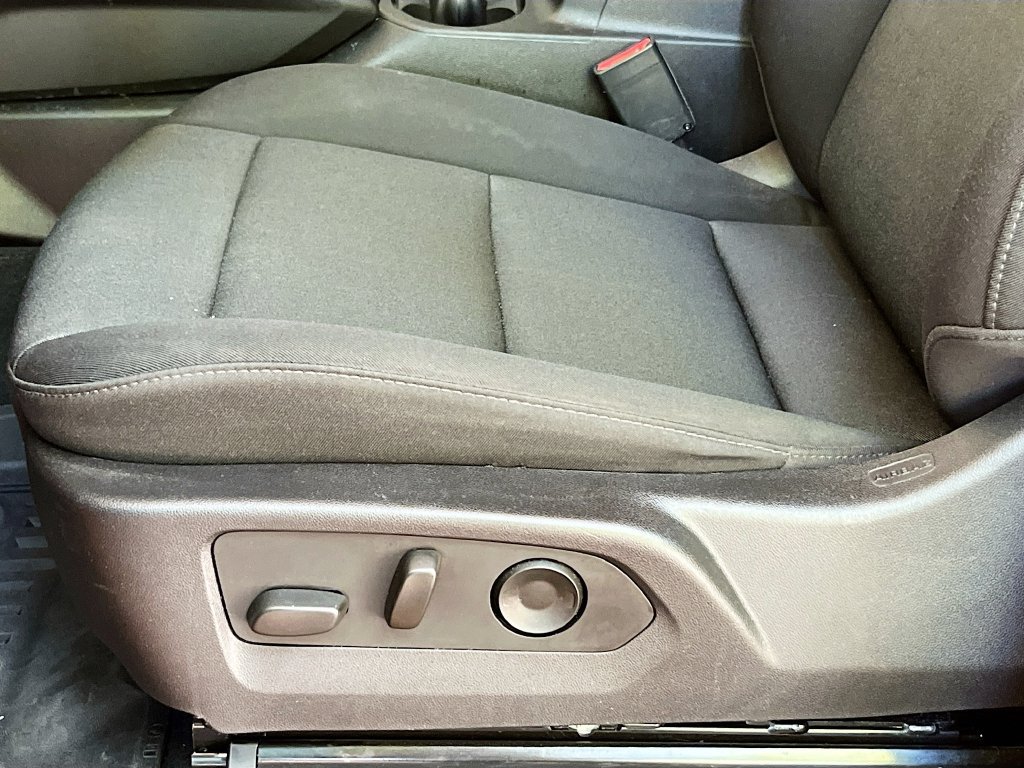 Used 2025 Chevrolet Colorado W/T w/ WT Custom Package RWD image 18