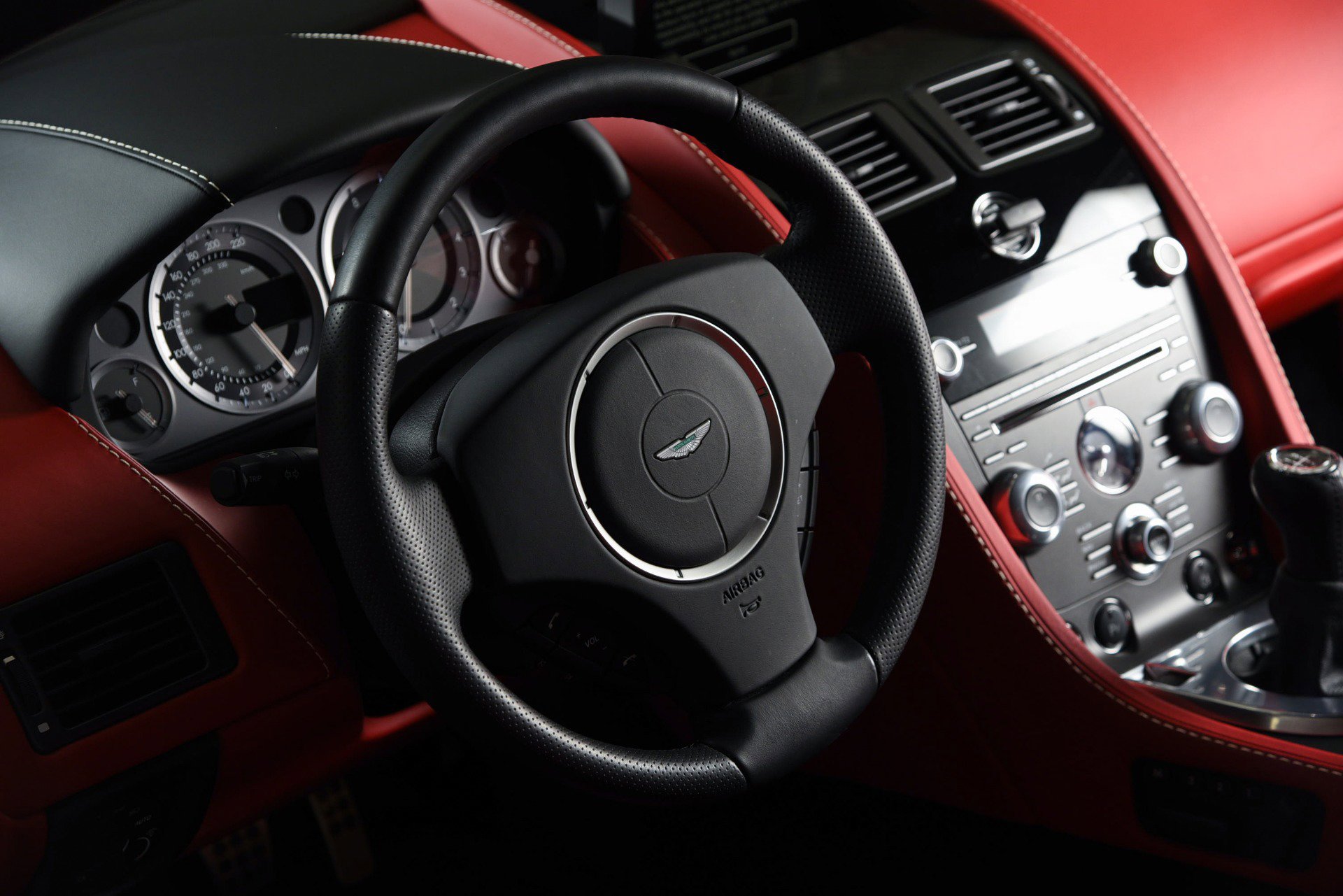 Used 2013 Aston Martin V8 Vantage Coupe image 4