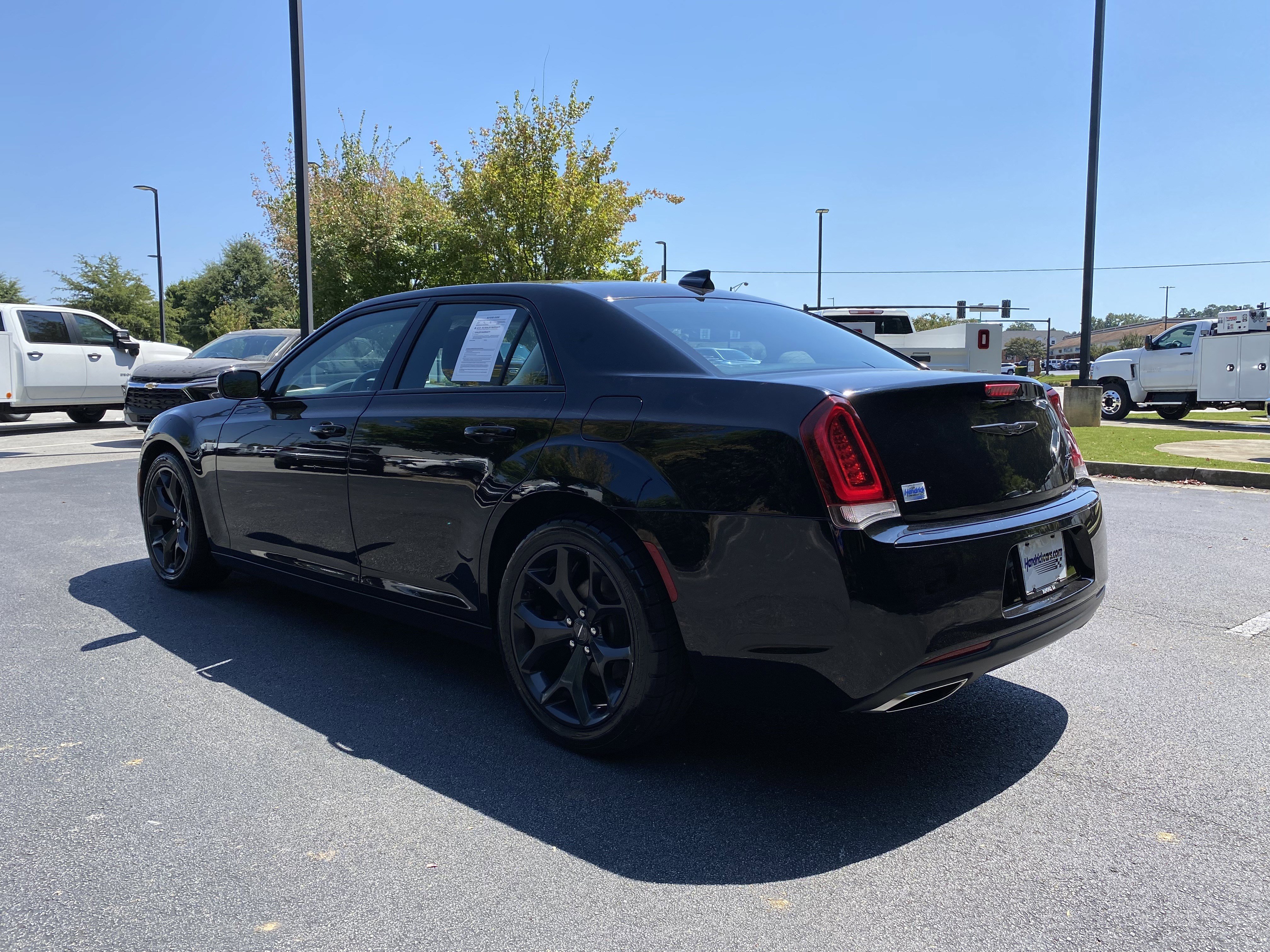 Used 2020 Chrysler 300 Touring w/ Sport Appearance Package image 7