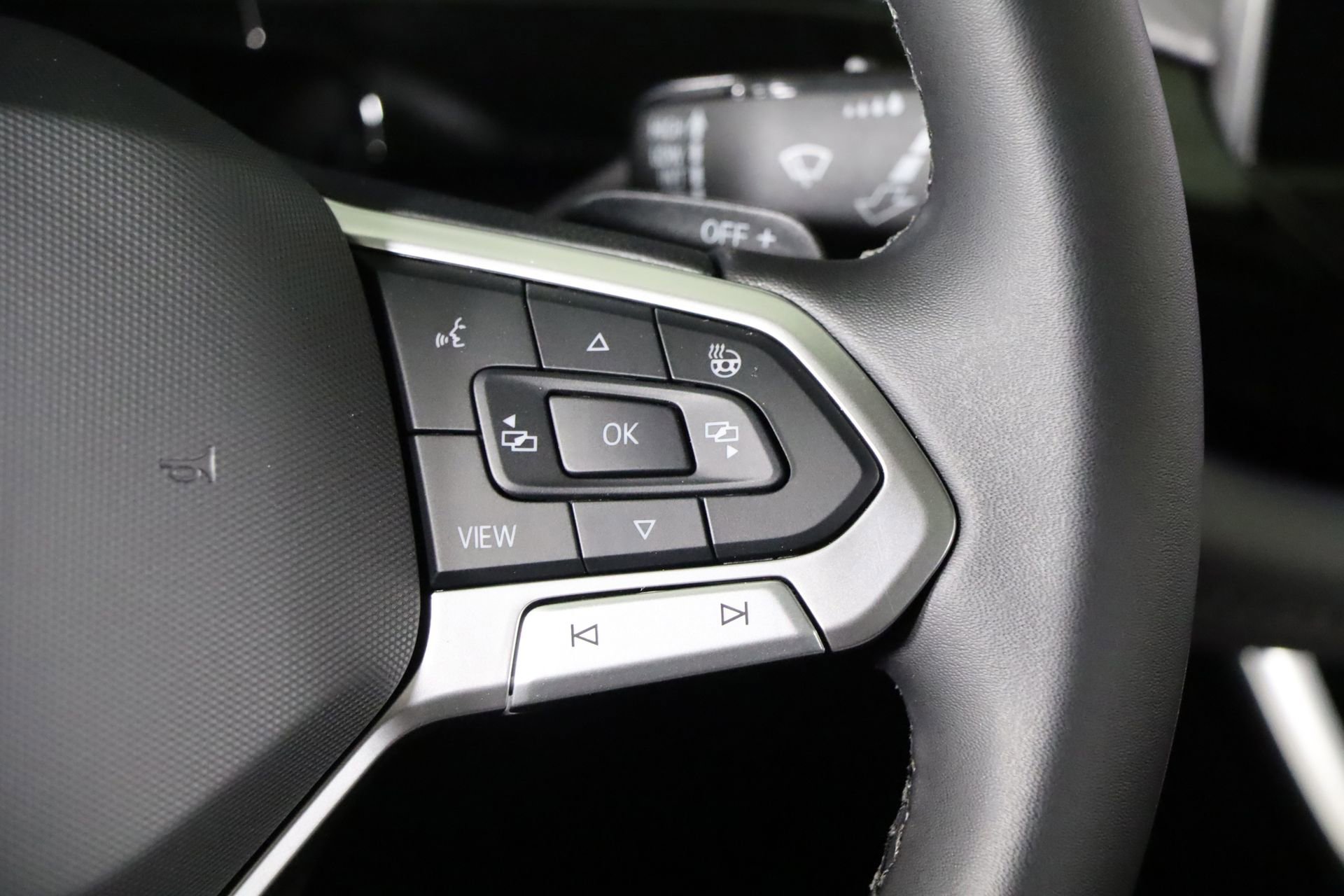 Used 2025 Volkswagen Atlas Peak Edition SE image 40