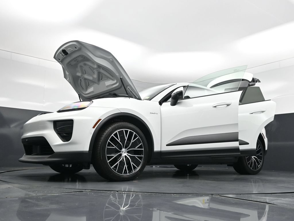 New 2026 Porsche Macan 4 Electric AWD/4WD image 33