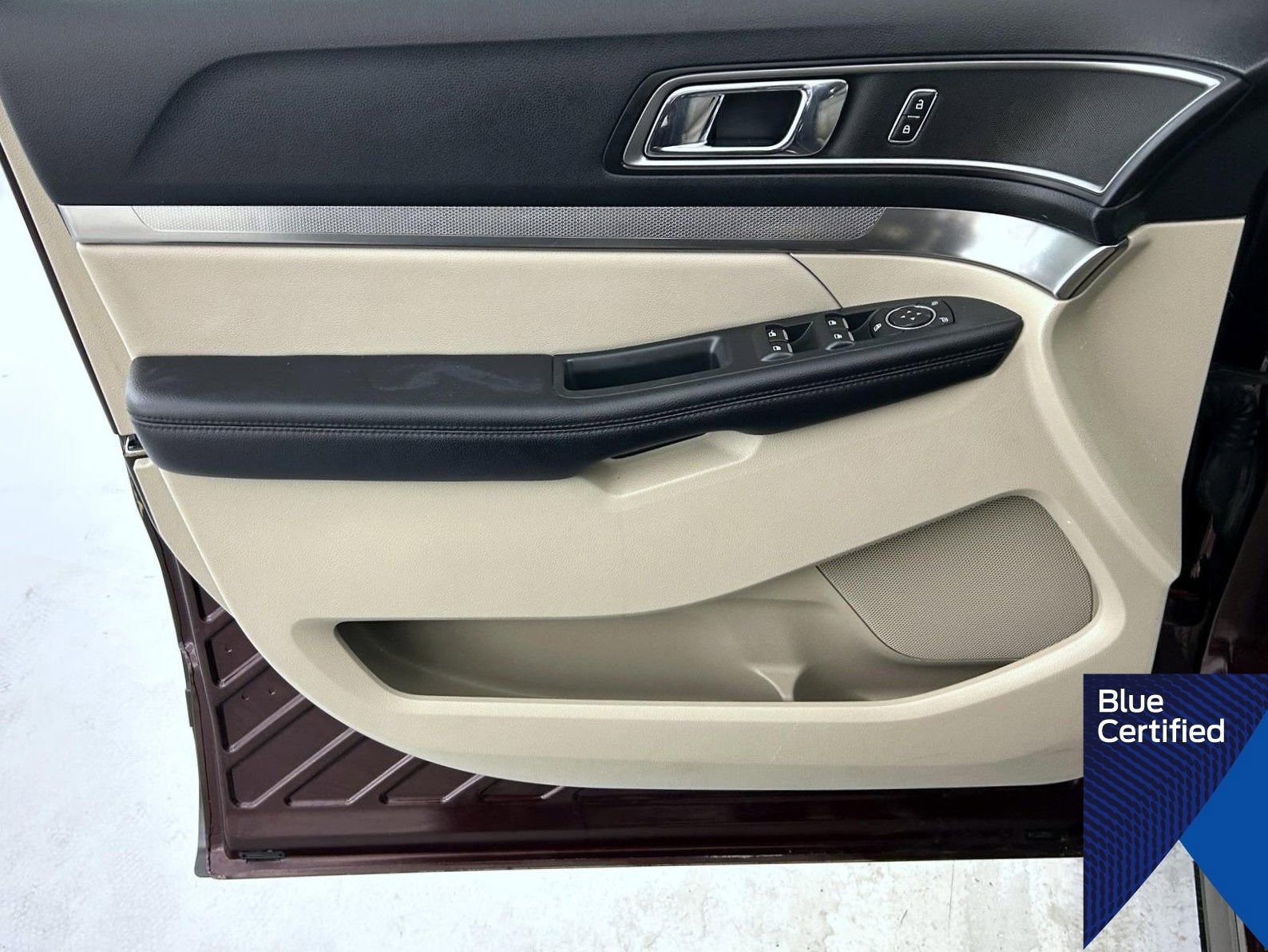 Used 2018 Ford Explorer XLT w/ Equipment Group 202A image 9