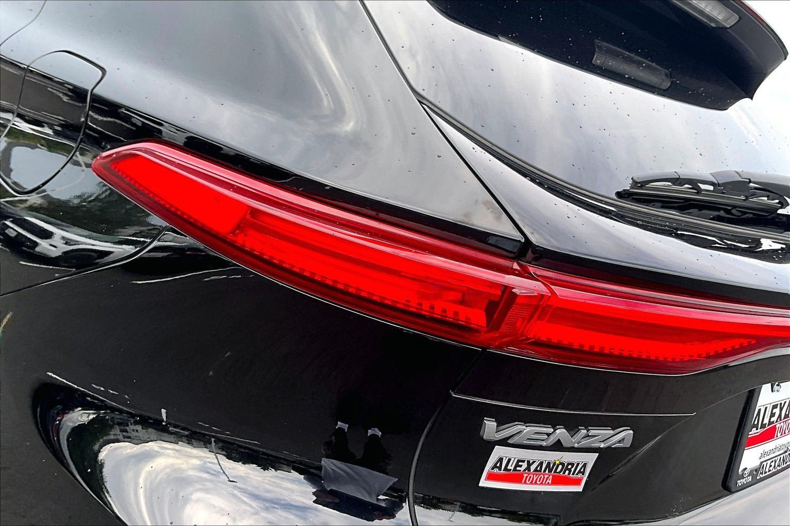 Used 2023 Toyota Venza LE AWD/4WD image 26