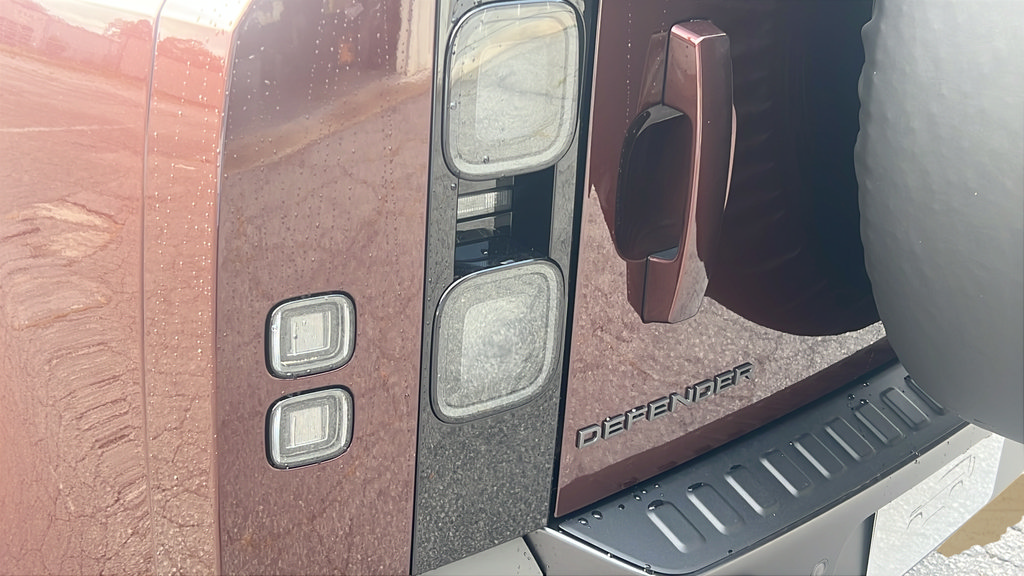 New 2026 Land Rover Defender 90 X-Dynamic SE AWD/4WD image 12