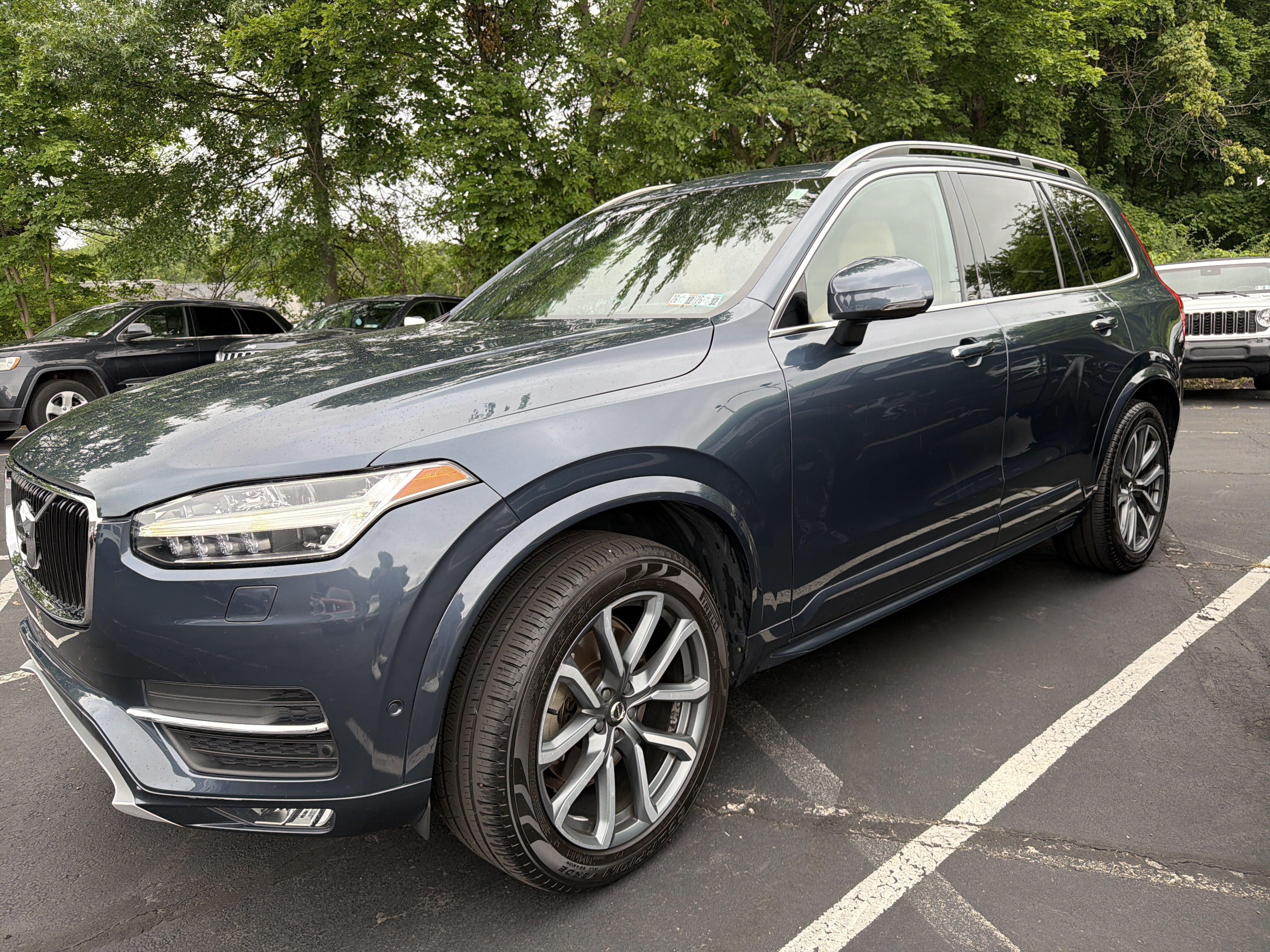Used 2019 Volvo XC90 T6 Momentum w/ Advanced Package AWD/4WD image 4