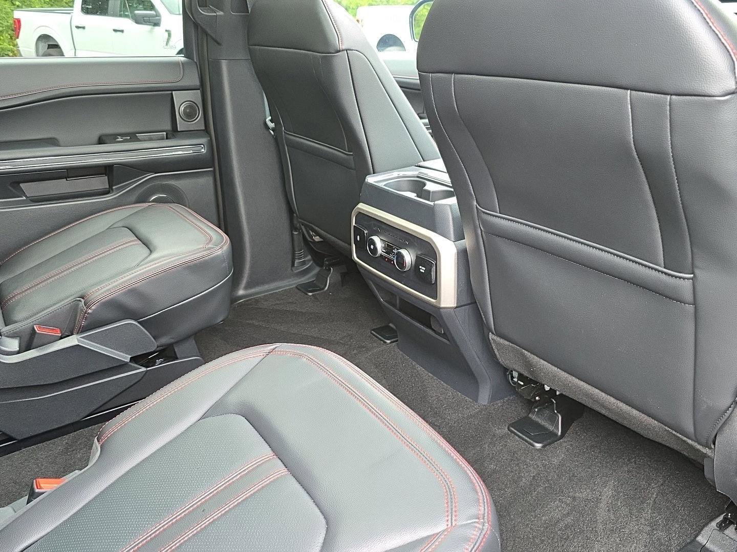 Used 2023 Ford Expedition Limited image 34