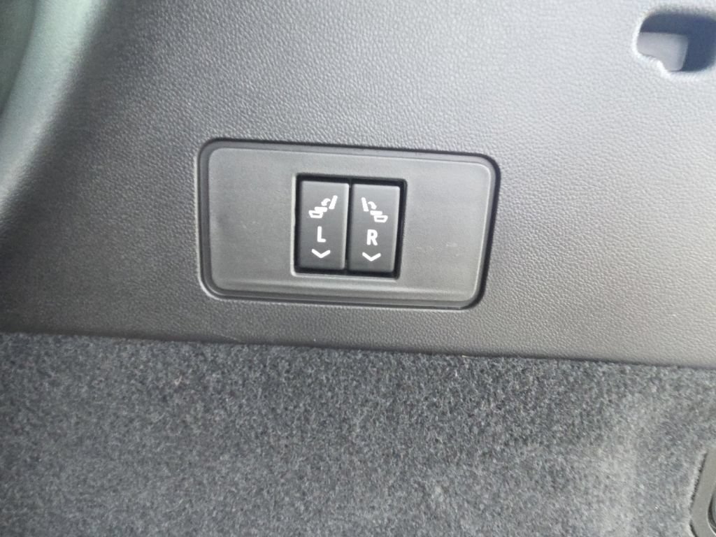 Used 2024 Cadillac XT6 Luxury w/ LPO, Floor Liner Package AWD/4WD image 21