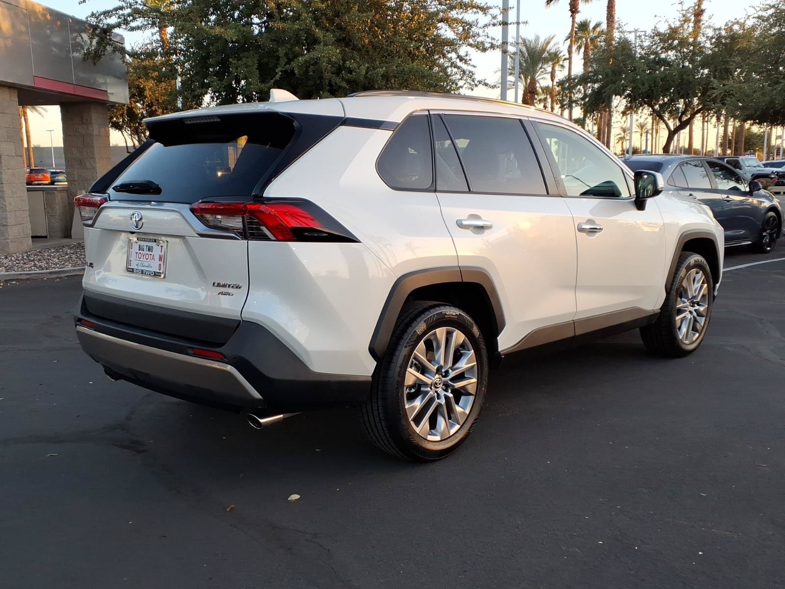 Certified 2022 Toyota RAV4 Limited AWD/4WD image 4