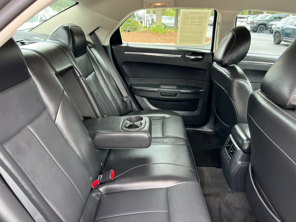 Used 2010 Chrysler 300 Touring RWD image 18