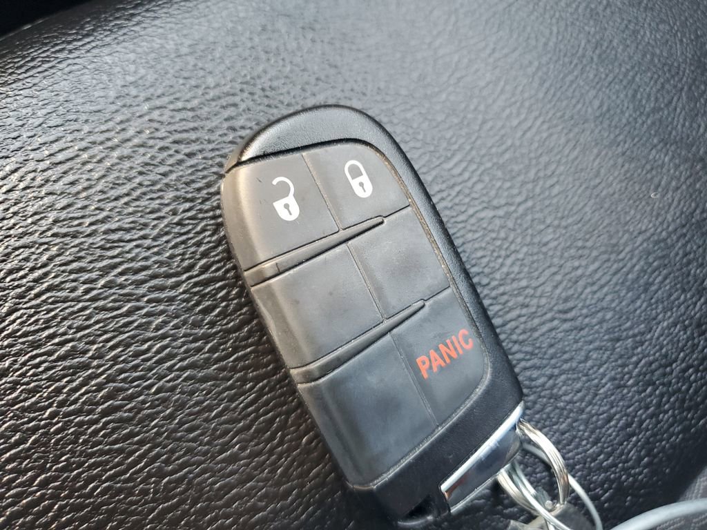 Used 2024 Jeep Compass Latitude image 28