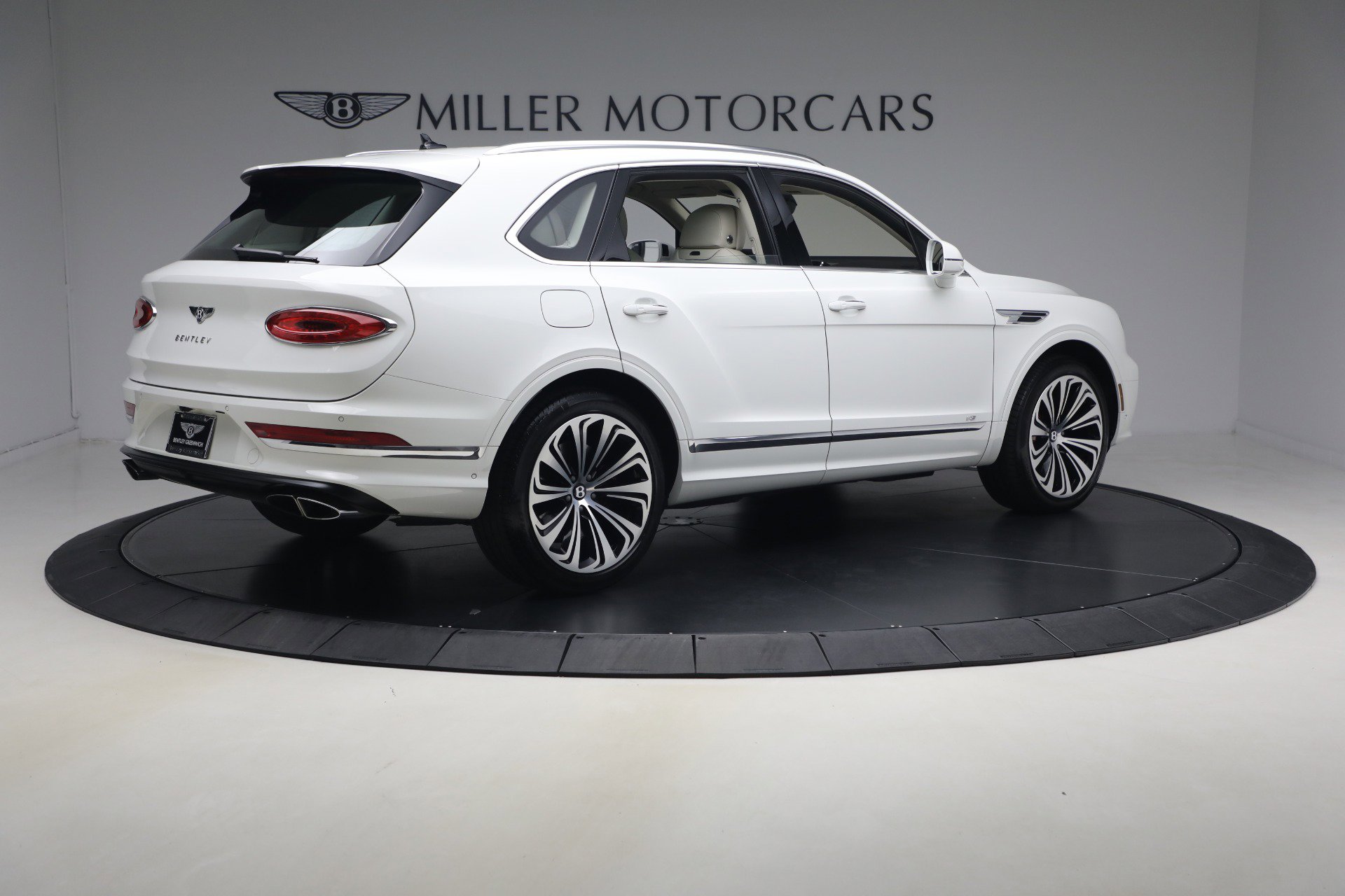 Used 2022 Bentley Bentayga AWD/4WD image 8