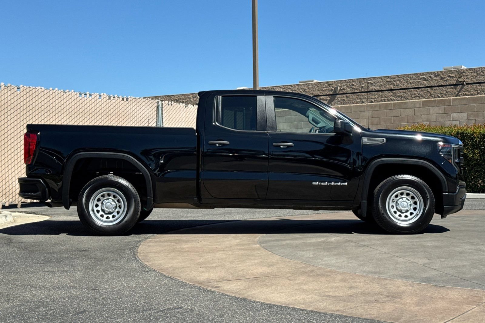 Used 2023 GMC Sierra 1500 Pro RWD image 3
