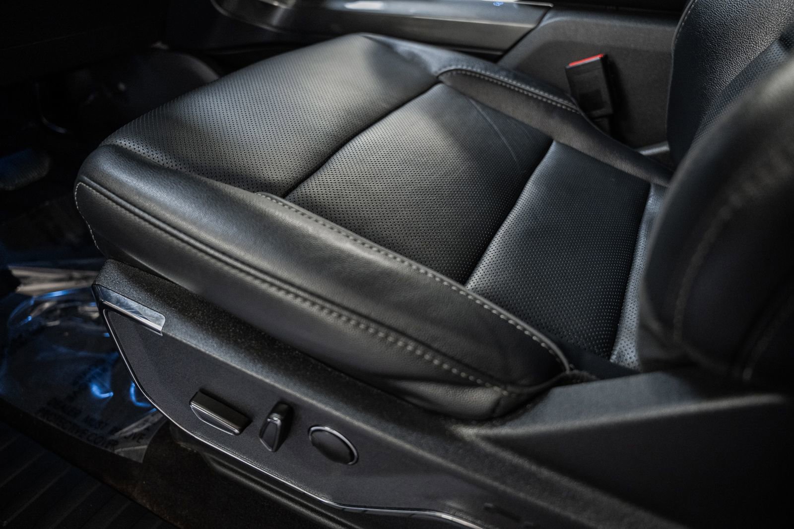 Certified 2023 Ford F150 Lariat w/ Equipment Group 502A High image 45