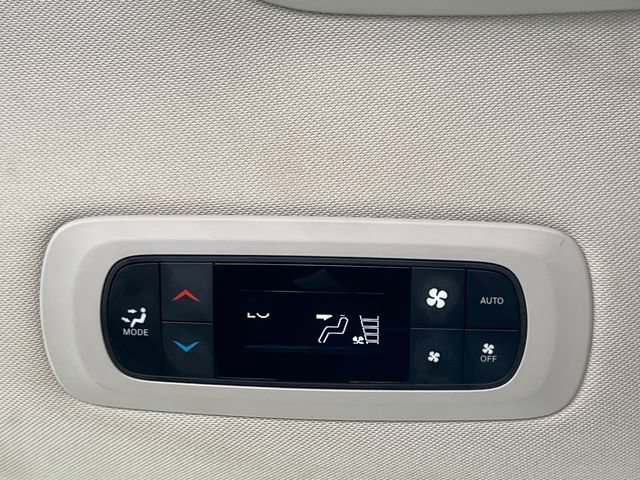 Used 2023 Chrysler Pacifica Touring-L FWD image 34