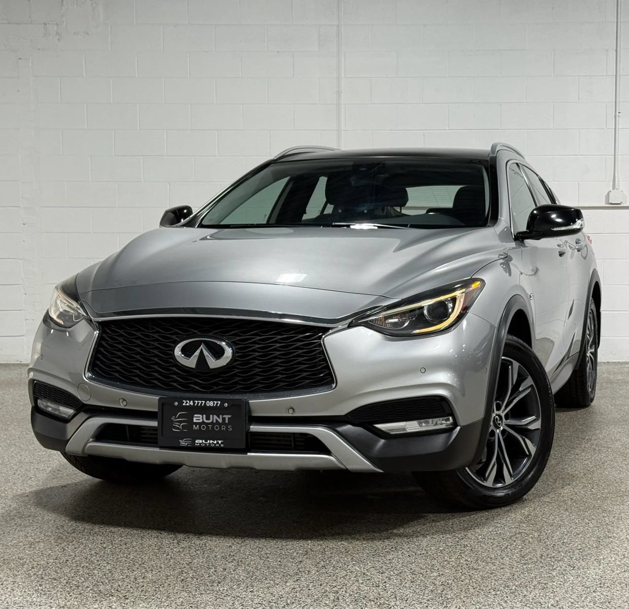 Used 2017 INFINITI QX30 Premium w/ Navigation Package AWD/4WD image 2