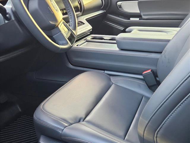Used 2025 Ford Expedition Active RWD image 15